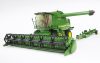 BRUDER JOHN DEERE T670i KOMBÁJN JÁTÉK