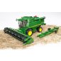 BRUDER JOHN DEERE T670i KOMBÁJN JÁTÉK
