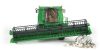 BRUDER JOHN DEERE T670i KOMBÁJN JÁTÉK