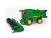 BRUDER JOHN DEERE T670i KOMBÁJN JÁTÉK